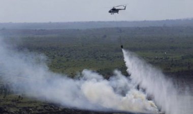 Padamkan Karhutla Di Rokan Hulu, BNPB Kerahkan 2 Helikopter Water Bombing