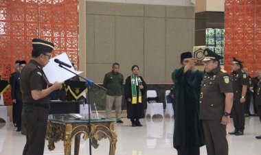 Tekankan Profesionalisme dan Integritas, Kejati Riau Lantik Sejumlah Pejabat Baru Dan 6 Kepala Kejari Baru