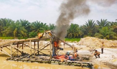 Berantas Aktivitas PETI Di Desa Pintu Gobang Kari, Polsek Kuantan Tengah Musnahkan 9 Mesin Rakit Dompeng