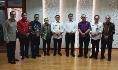 Kunjungi Provinsi Riau, Menteri Pertanian Targetkan 43 Ribu Hektar Kebun Kelapa Direplanting Tahun 2025
