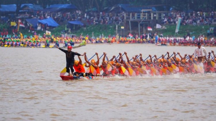 Aksi Penari Cilik Di Ujung Sampan Pacu Jalur Kembali Viral, Pemprov Riau Apresiasi Karena Berdampak Positif Ke Pariwisata