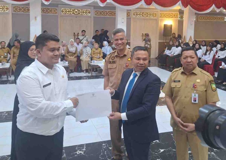 Tegaskan Pentingnya Integritas Dan Pelayanan, Gubernur Riau Serahkan SK Pengangkatan 60 Orang CPNS Tahun 2024