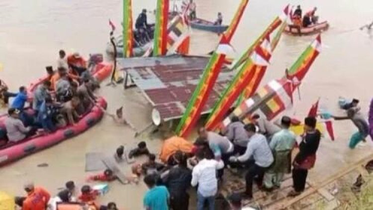 Diwarnai Insiden Tak Terduga, Kapal Tumpangan Bupati Kuansing Buka Event Pacu Jalur Rayon III Nyaris Tenggelam