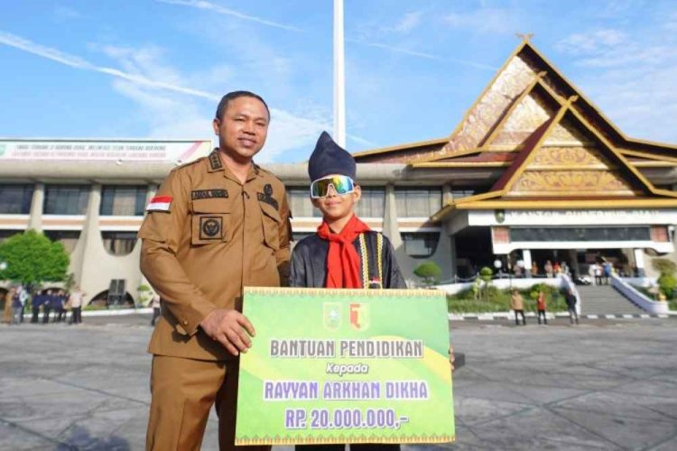 Apresiasi Perannya Dalam Promosi Budaya Pacu Jalur, Gubernur Riau Jadikan Rayyan Arkan Dikha Duta Pariwisata