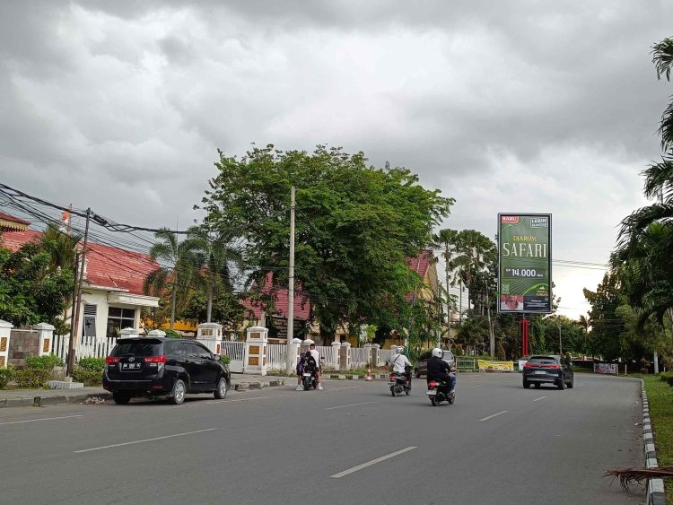 Baliho Rokok Masih Berdiri Di Kantor Pemerintahan, DPRD Pekanbaru Desak Pemko Masifkan Sosialisasi Perda KTR
