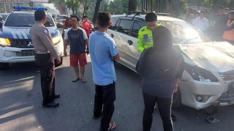 Diduga Kurang Konsentrasi, Supir Minibus Asal Dumai Tabrak Pasutri Sedang Olahraga Di Pekanbaru