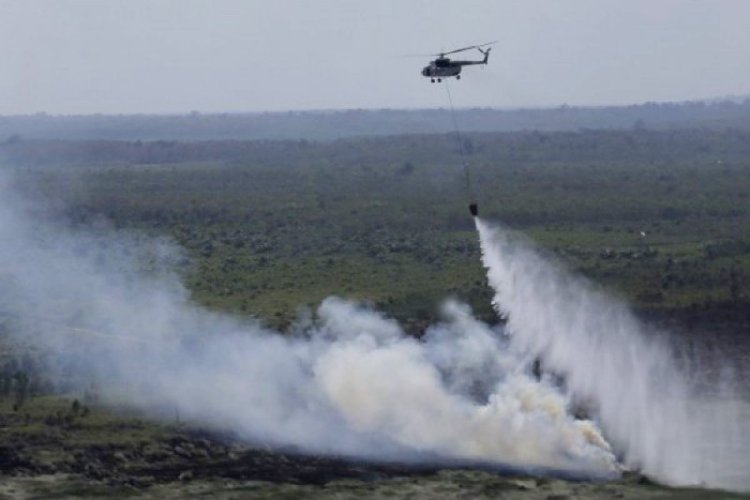 Padamkan Karhutla Di Rokan Hulu, BNPB Kerahkan 2 Helikopter Water Bombing