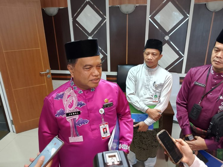 Wujudkan Program Zero Putus Sekolah, Pemko Pekanbaru Salurkan 2000 Seragam Gratis Bagi Siswa Kurang Mampu