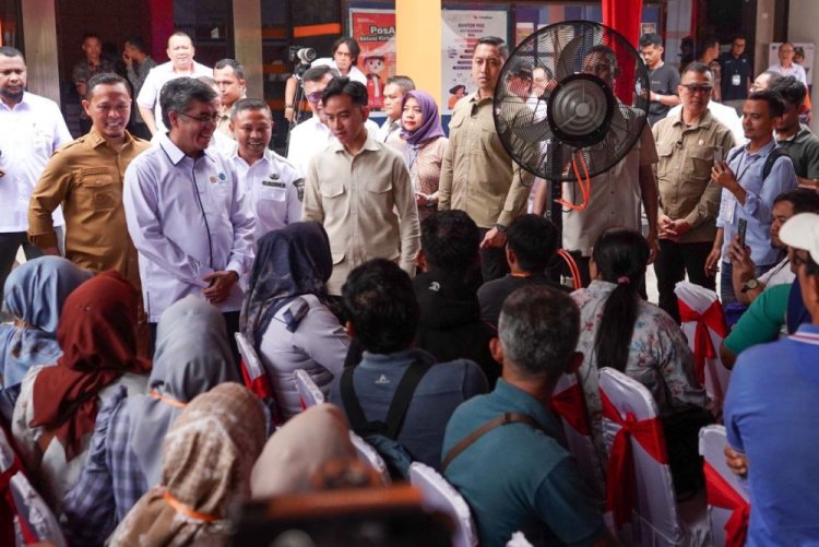 Berharap Bisa Digunakan Secara Bijak, Wapres Gibran Tinjau Penyaluran BSU Di Kota Pekanbaru