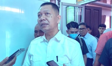 Mantan Sekda Pekanbaru Menangis Usai Dituntut 6,5 Tahun Penjara Oleh JPU KPK