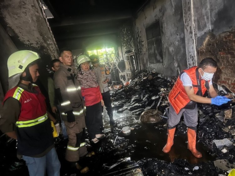 Kebakaran Hebat Melanda Sebuah Ruko Di Pekanbaru, Satu Keluarga Ditemukan Tewas Terbakar
