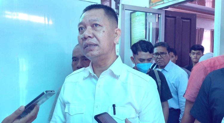 Mantan Sekda Pekanbaru Menangis Usai Dituntut 6,5 Tahun Penjara Oleh JPU KPK