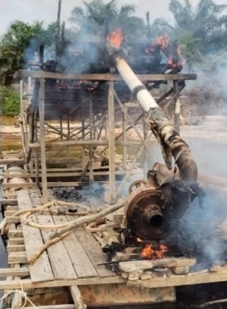 Cegah Kerusakan Lingkungan, Polsek Cerenti Bakar Rakit PETI Di Area PT Agrinas Nusantara
