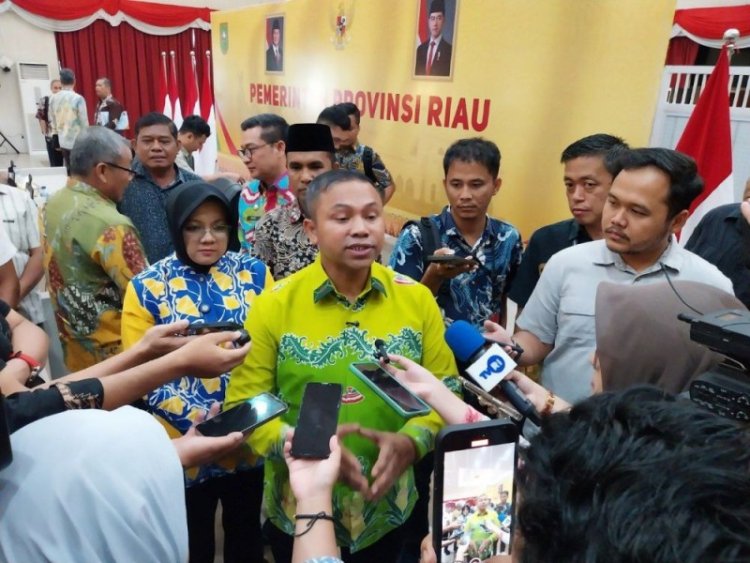 Dongkrak Pembangunan Infrastruktur, Gubri Wajibkan Kendaraan Perusahaan Gunakan Plat BM