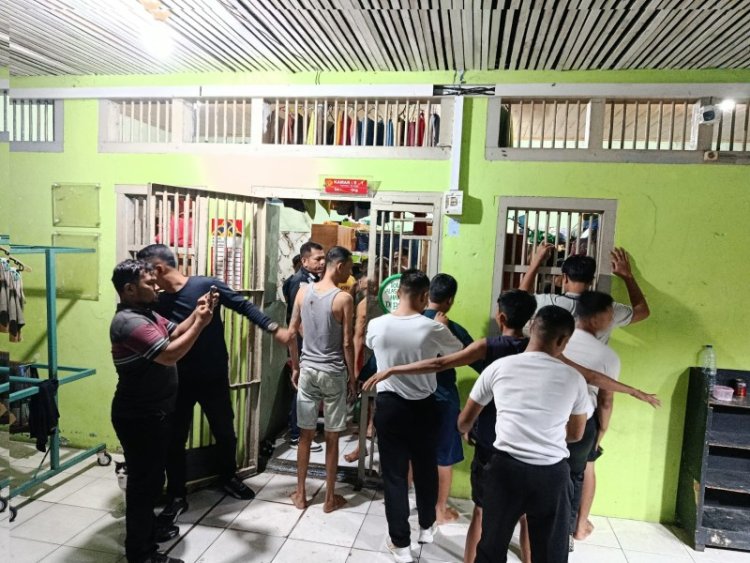 Gelar Razia Kamar Hunian, Lapas Kelas IIA Pekanbaru Temukan Barang Terlarang