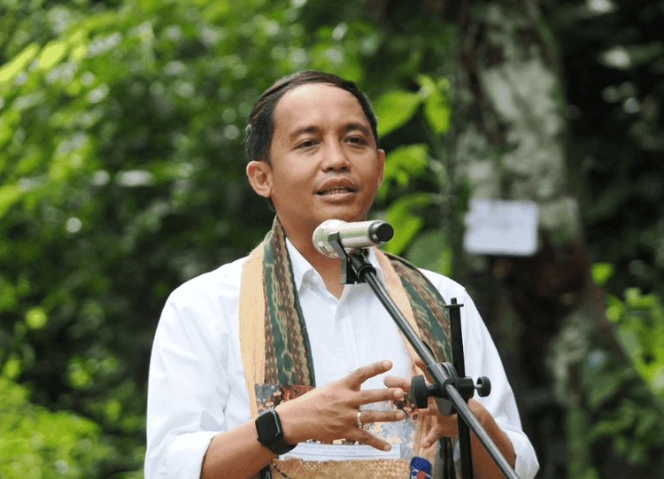 Pulang Kampung Ke Kuansing, Menteri Kehutanan Raja Juli Antoni Serahkan SK Perhutanan Sosial