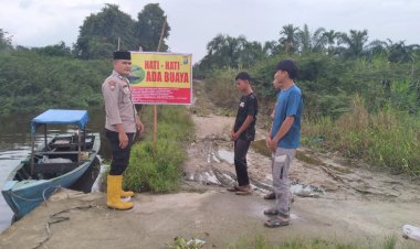 Antisipasi Konflik Dengan Buaya, Polres Rohil Perluas Area Pemasangan Spanduk Peringatan Di Sungai Rokan