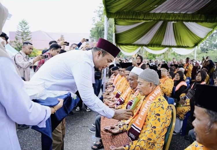 Pemkab Inhu Lepas 100 Peserta Program Umrah Gratis Untuk Pelaku Sosial Keagamaan
