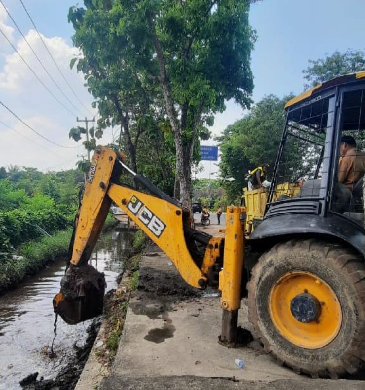 Antisipasi Banjir Di Musim Penghujan, Dinas PUPR Pekanbaru Optimalkan Normalisasi Saluran Air