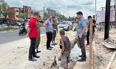 Diduga Langgar Aturan Drainase, Komisi I DPRD Pekanbaru Tinjau Usaha Cobek Merapi Di HR Soebrantas