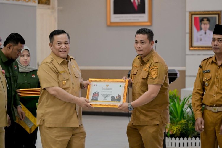 Dorong Pemerintahan Bersih, Pemprov Riau Raih Penghargaan 7 Desa Percontohan Antikorupsi Tahun 2025