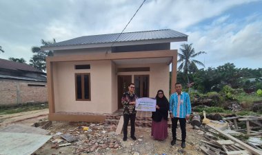 Dedikasi Kemanusiaan Berbuah Manis, Lansia Dumai Terima Rumah Layak Huni Dari CSR BRK Syariah