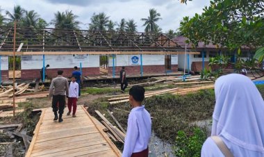 Perkuat Infrastruktur Di Kuala Indragiri, Polda Riau Bangun Jembatan Dan Renovasi SDN 020 Sapat