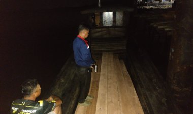 Patroli Di Perairan Sungai Apit, Polres Siak Amankan Kapal Pompong Bermuatan 84 Keping Kayu Ilegal