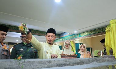 Jelang Tradisi Petang Megang, Pemko Pekanbaru Ziarah Makam Pendiri Kota