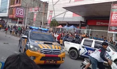 Ricuh Saat Bubarkan Balap Liar Di Duri, Kendaraan Dinas Polres Bengkalis Jadi Sasaran Lemparan Batu