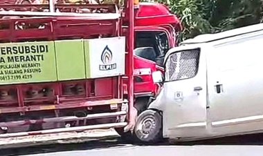 Kecelakaan Adu Kambing Terjadi Di Km 62 Jalintim Pelalawan, Dua Orang Dilarikan Ke RS Amalia