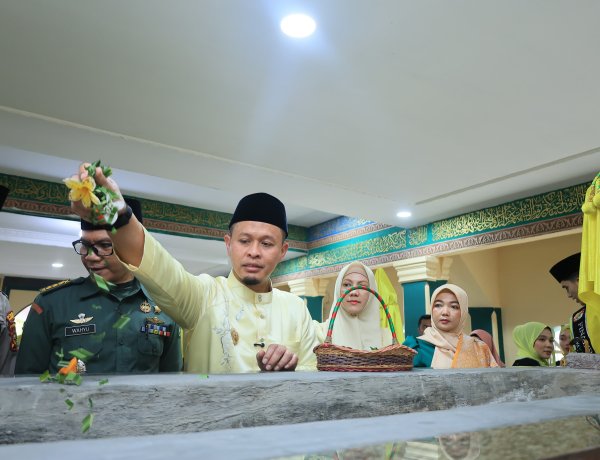 Jelang Tradisi Petang Megang, Pemko Pekanbaru Ziarah Makam Pendiri Kota