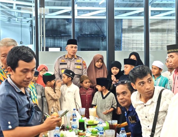 Bukber Bareng Insan Pers, Polresta Pekanbaru Tebar Santunan Untuk Anak Yatim