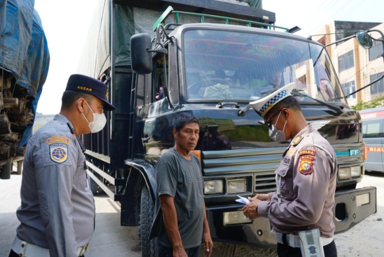 Gelar Operasi Keselamatan 2026, Ditlantas Polda Riau Tindak Lima Truk Overload