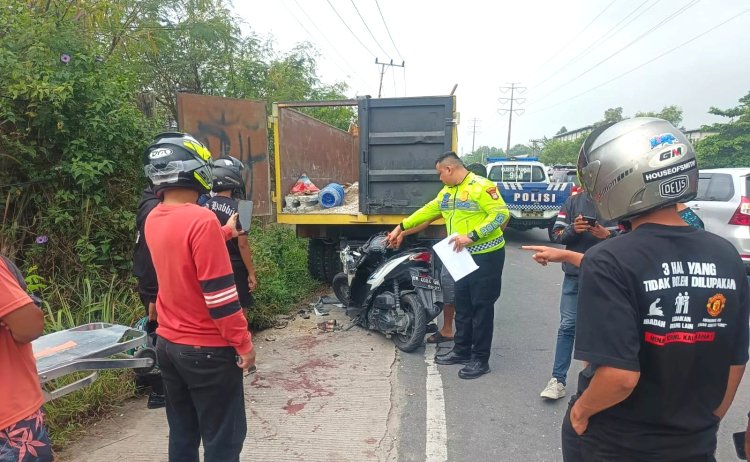 Motor Tabrak Truk Parkir Di Rumbai Pesisir Pekanbaru, Satu Dari Tiga Remaja Tewas Di TKP