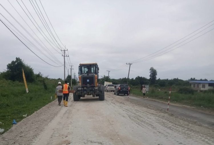 Genjot Perbaikan Jalintim Km 73-83 Di Pelalawan, BPJN Riau Terapkan Sistem Buka Tutup Jalan