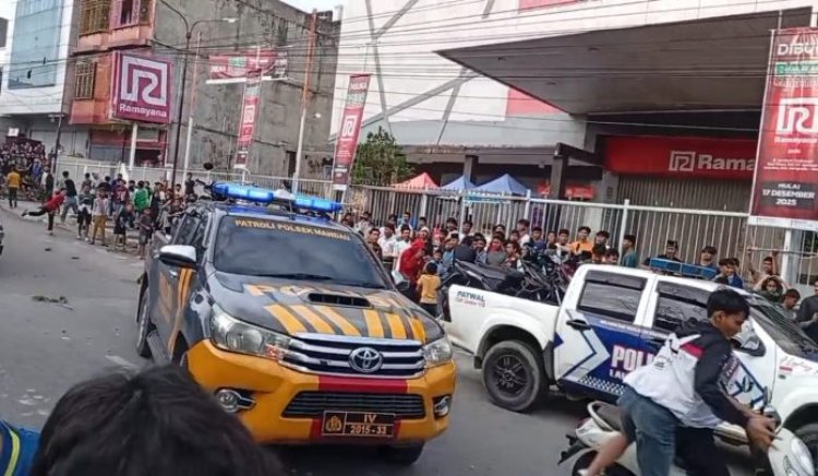 Ricuh Saat Bubarkan Balap Liar Di Duri, Kendaraan Dinas Polres Bengkalis Jadi Sasaran Lemparan Batu