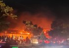 Kebakaran Di Marpoyan Damai, Kios Buah Depan SMK Pertanian Pekanbaru Hangus Dilalap Api