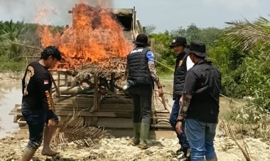 Operasi PETI Di Gunung Kesiangan, Polsek Benai Musnahkan Dua Rakit Tambang Ilegal