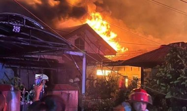 Kebakaran Hebat Di Marpoyan Damai, 8 Kios Dan 1 Rumah Ludes Dilahap Si Jago Merah