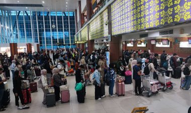 Arus Balik Mulai Memuncak, 125 Ribu Penumpang Padati Bandara SSK II Pekanbaru