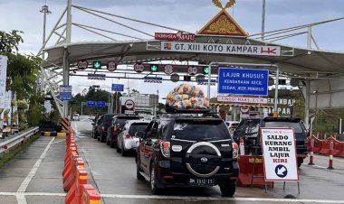 Arus Balik Memuncak, Tol Pekanbaru–XIII Koto Kampar Disesaki Kendaraan