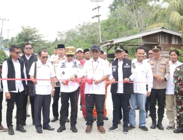 Perkuat Infrastruktur Lewat CSR PT ITA, Bupati Asmar Resmikan Jalan Batang Malas–Tenan 1,8 Km