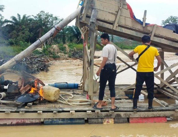 Operasi PETI Di Kuansing, Polisi Musnahkan 19 Rakit Tambang Ilegal Di Areal PT KTBM