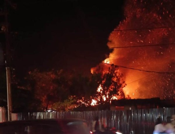 Aspol Sisingamangaraja Pekanbaru Terbakar Lagi, Lima Rumah Dinas Ludes Terbakar