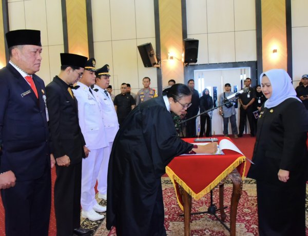 Perkuat Pelayanan Publik, Pemkab Bengkalis Lantik Lima Pejabat Eselon II