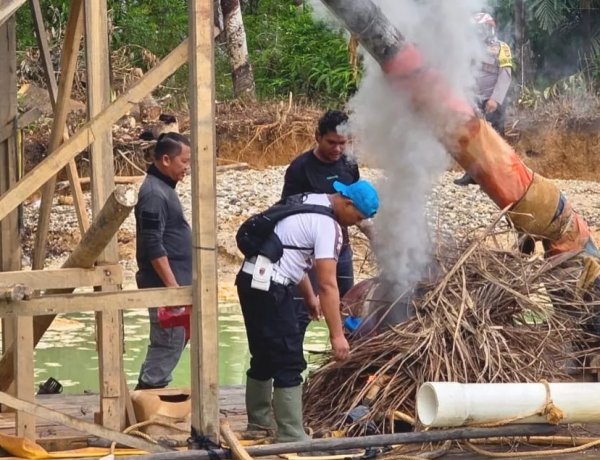 Tertibkan Aktivitas PETI Di Kuantan Hilir, Polisi Musnahkan 5 Rakit Ilegal Dari 2 Desa