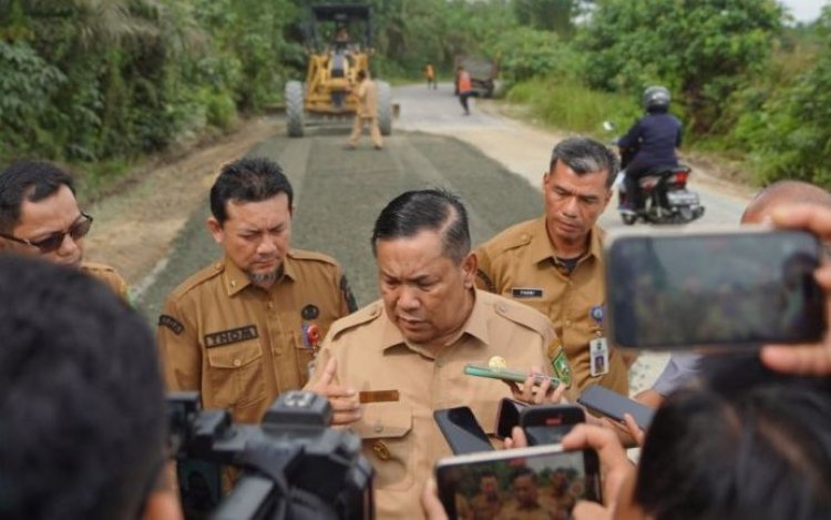 Fokus Perkuat Infrastruktur Pendidikan, Pemprov Riau Kebut Perbaikan Jalan Menuju SMAN 8 Dumai