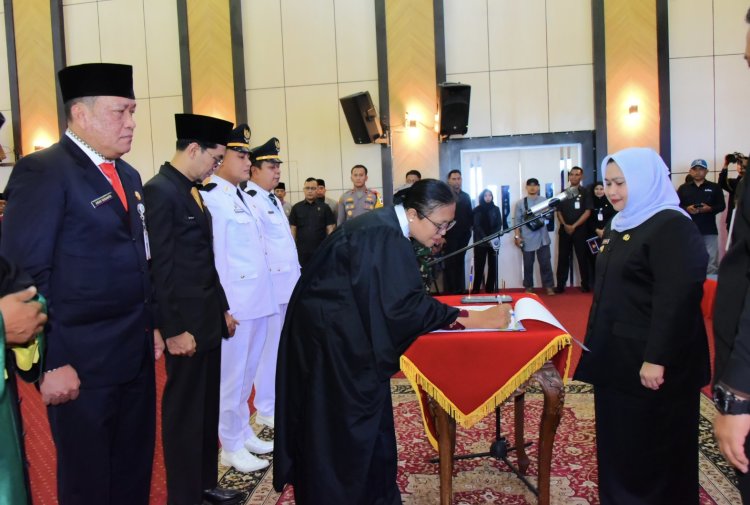 Perkuat Pelayanan Publik, Pemkab Bengkalis Lantik Lima Pejabat Eselon II