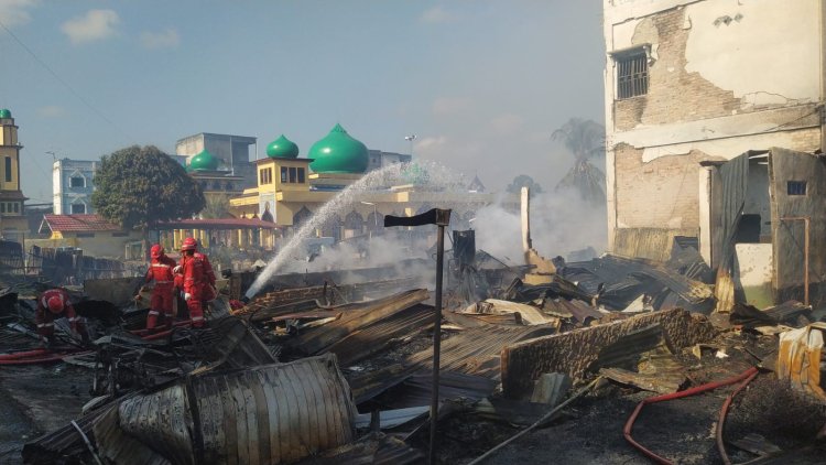 Kebakaran Hebat Landa Sungai Pakning, 10 Ruko Hangus Dilahap Si Jago Merah